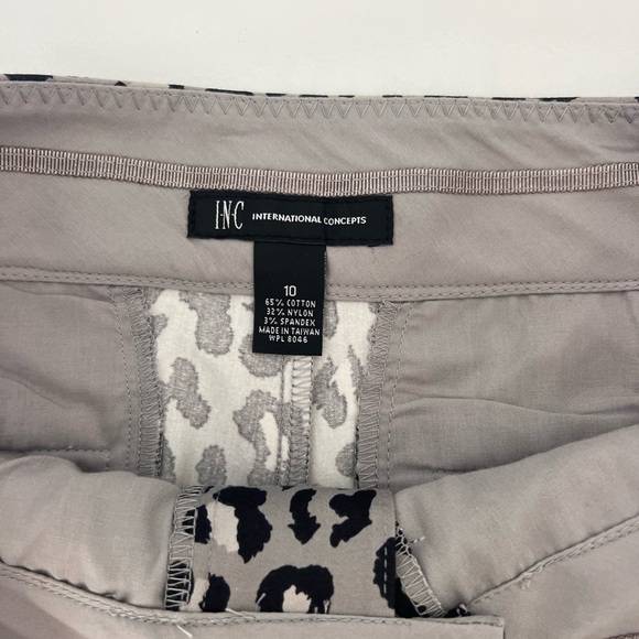 Leopard Print Women's Shorts - Picture 3 of 3